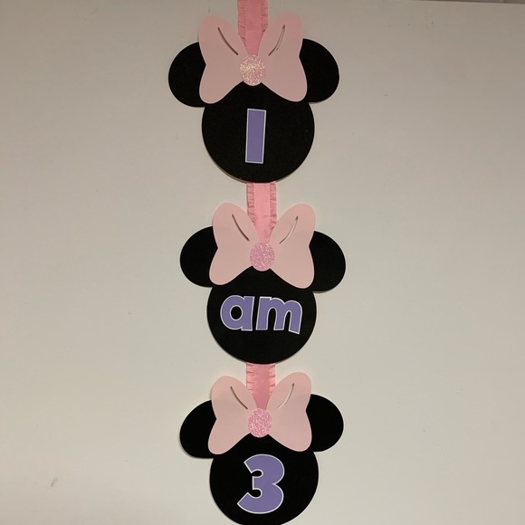 Minnie & Daisy Happy Birthday banner & props - Picture 8 of 8